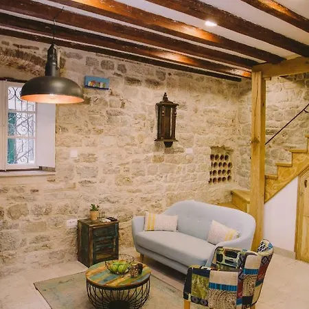 5 Minutes Walk Art Appartement *