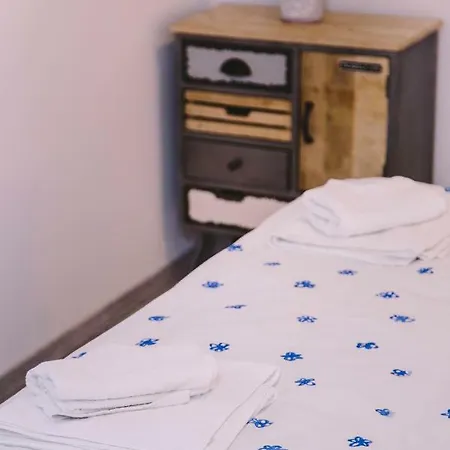 5 Minutes Walk Art Apartman