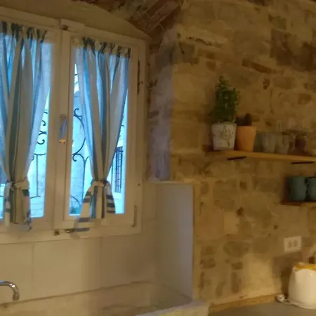 Apartman 5 Minutes Walk Art *