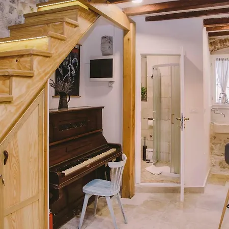 5 Minutes Walk Art * 斯普利特