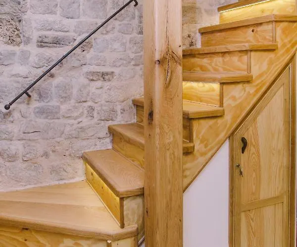 5 Minutes Walk Art 스플리트